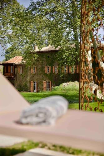 Garden, Chambres d'hotes B&B - Chateau de Sienne proche Avignon Orange Piscine Riviere in Bagnols-sur-Ceze Garden, Chambres d'hotes B&B - Chateau de Sienne proche Avignon Orange Piscine Riviere in Bagnols-sur-Ceze