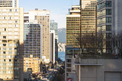 Ocean Mountain View, Downtown CBD, Skytrain, Modern Convenient!