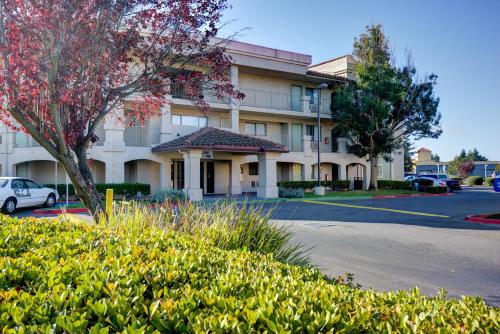 Eksterijer hotela, Inn at Rohnert Park in Rohnert Park (CA) Eksterijer hotela, Inn at Rohnert Park in Rohnert Park (CA)