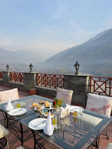 Balcony/terrace, Regenta Inn by Riverside Manali in Bandrol Balcony/terrace, Regenta Inn by Riverside Manali in Bandrol