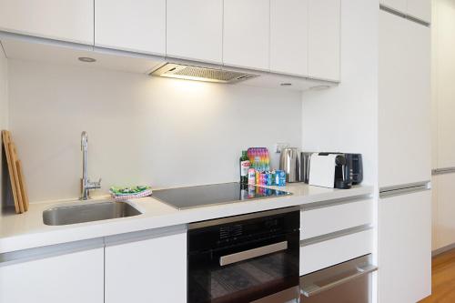 Cozy Studio with Balcony in Unbeatable Location in Glebe Cozy Studio with Balcony in Unbeatable Location in Glebe