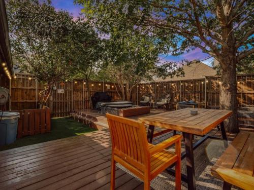 3-BD 2-BA Northern Dallas Retreat Hot Tub and BBQ in Πλάνο(Τέξας) 3-BD 2-BA Northern Dallas Retreat Hot Tub and BBQ in Πλάνο(Τέξας)