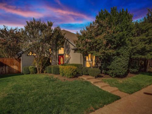 3-BD 2-BA Northern Dallas Retreat Hot Tub and BBQ in Πλάνο(Τέξας) 3-BD 2-BA Northern Dallas Retreat Hot Tub and BBQ in Πλάνο(Τέξας)