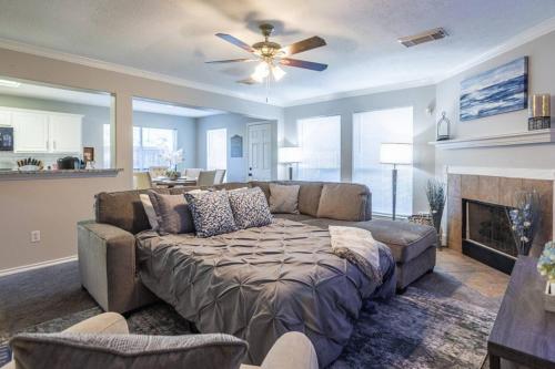 Cozy & Modern 5BR Smart Home with Yard and BBQ in Cypress Cozy & Modern 5BR Smart Home with Yard and BBQ in Cypress