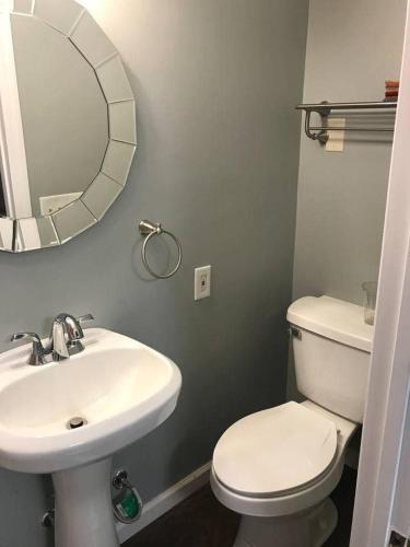 Cozy Room Near Downtown Hendersonville in Hendersonville Cozy Room Near Downtown Hendersonville in Hendersonville