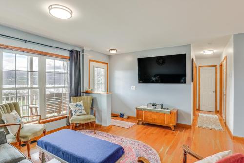 Views of Canandaigua Lake Middlesex Retreat! in 那不勒斯 (NY) Views of Canandaigua Lake Middlesex Retreat! in 那不勒斯 (NY)