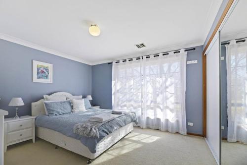 Spacious Family Home - Leafy Suburb & Pets Allowed