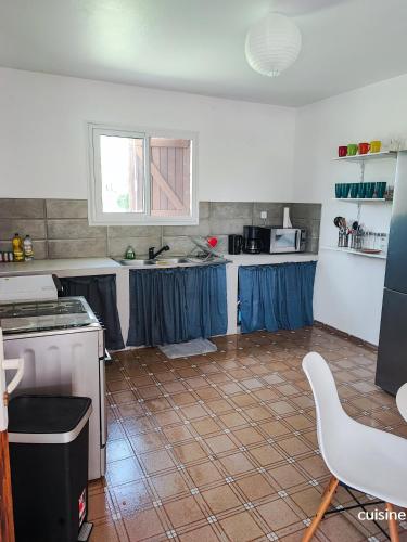 Maison familiale Jeanne Le Moule location saisonnière 4 - 7 pers (Maison familiale Jeanne Le Moule location saisonniere 4 - 7 pers) in Le Moule Maison familiale Jeanne Le Moule location saisonnière 4 - 7 pers (Maison familiale Jeanne Le Moule location saisonniere 4 - 7 pers) in Le Moule