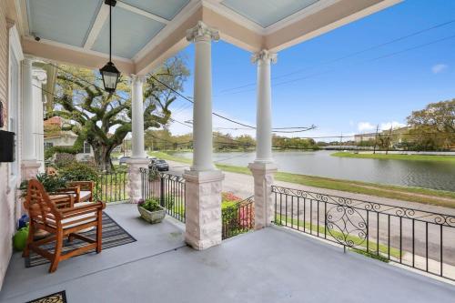 Unbeatable 2BD Bayou Luxury STEPS TO JAZZ FEST
