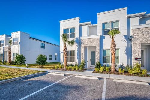 Spacious, New, Modern Retreat in Disney West Area Spacious, New, Modern Retreat in Disney West Area