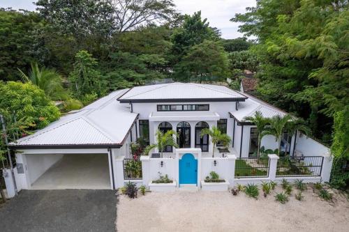 4-BD Home with Private Pool Walk to Beach in พอเทรโร่ 4-BD Home with Private Pool Walk to Beach in พอเทรโร่