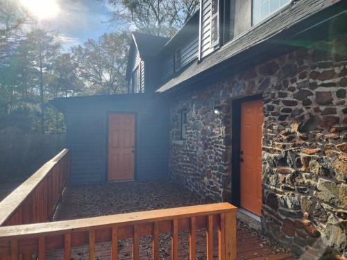 Atlanta Cabin Getaway! 4br, 11 Minutes to Downtown in East Atlanta Atlanta Cabin Getaway! 4br, 11 Minutes to Downtown in East Atlanta
