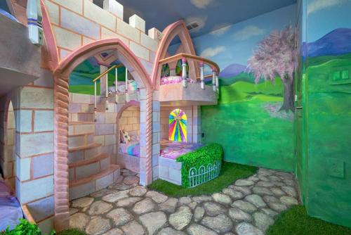 Awesome new 8br w theme rooms theater by Disney