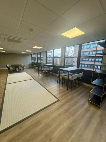 Bright Contemporary Studio in East Grinstead in 東格林斯蒂德 Bright Contemporary Studio in East Grinstead in 東格林斯蒂德