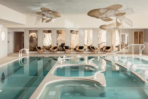Bañera de hidromasaje, Emeria Dinard Thalasso Spa in Dinard Bañera de hidromasaje, Emeria Dinard Thalasso Spa in Dinard