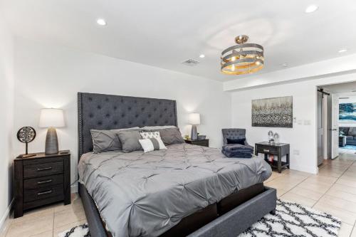 Bed, Miami Oasis, Spacious 4-Bedroom Home with Pool in Westchester Bed, Miami Oasis, Spacious 4-Bedroom Home with Pool in Westchester