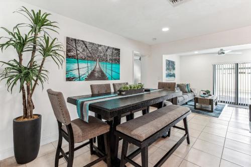 Facilities, Miami Oasis, Spacious 4-Bedroom Home with Pool in Westchester Facilities, Miami Oasis, Spacious 4-Bedroom Home with Pool in Westchester
