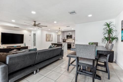 Facilities, Miami Oasis, Spacious 4-Bedroom Home with Pool in Westchester Facilities, Miami Oasis, Spacious 4-Bedroom Home with Pool in Westchester