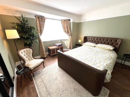 Spacious 3 bed APT sleeps 5 near Bournemouth Beach in Bournemouth Suburbs Spacious 3 bed APT sleeps 5 near Bournemouth Beach in Bournemouth Suburbs