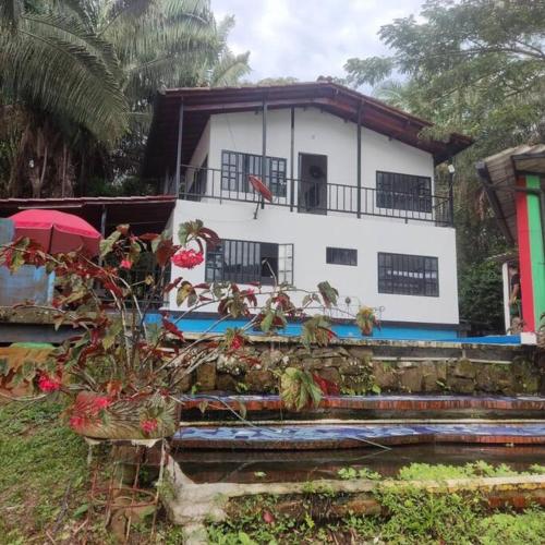 Hermosa cabaña familiar con vista a la represa de parado tolima (Hermosa cabana familiar con vista a la represa de parado tolima) in 프라도 Hermosa cabaña familiar con vista a la represa de parado tolima (Hermosa cabana familiar con vista a la represa de parado tolima) in 프라도