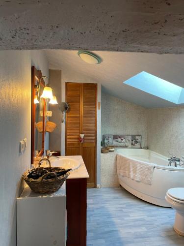 Chambres à la campagne (Chambres a la campagne) in Sauveterre-De-Comminges Chambres à la campagne (Chambres a la campagne) in Sauveterre-De-Comminges