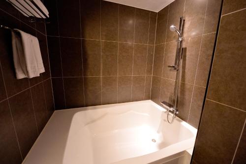 Golden Business Hotel in Jinju-si Golden Business Hotel in Jinju-si