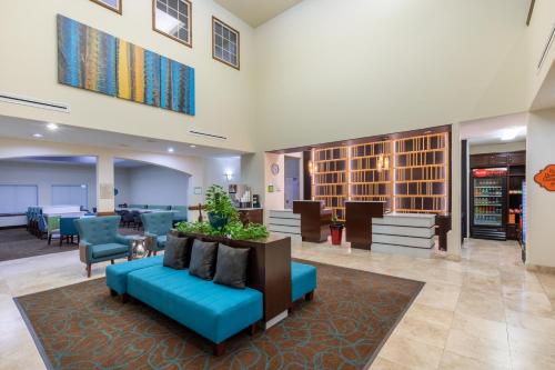 Lobby, La Quinta Inn & Suites by Wyndham Houston New Caney in Porter Lobby, La Quinta Inn & Suites by Wyndham Houston New Caney in Porter