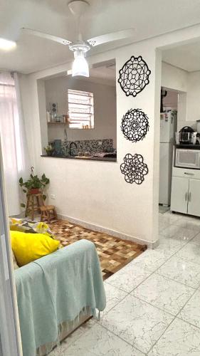 Praia Grande - Canto do Forte, Check in MANHÃ, 2 quadras da praia, Wi-Fi incluso (Praia Grande - Canto do Forte, Check in MANHA, 2 quadras da praia, Wi-Fi incluso) in กันโตโดฟอร์เต Praia Grande - Canto do Forte, Check in MANHÃ, 2 quadras da praia, Wi-Fi incluso (Praia Grande - Canto do Forte, Check in MANHA, 2 quadras da praia, Wi-Fi incluso) in กันโตโดฟอร์เต