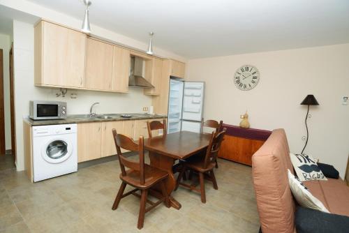 Létesítmények, Edificio Reyes in La Adrada Létesítmények, Edificio Reyes in La Adrada