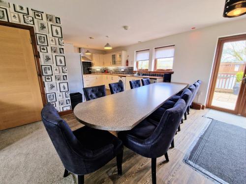 Lbtie Lodge with Two Private Hot Tubs - Fife - Loch Leven - Lomond Hills in Bowershall Lbtie Lodge with Two Private Hot Tubs - Fife - Loch Leven - Lomond Hills in Bowershall