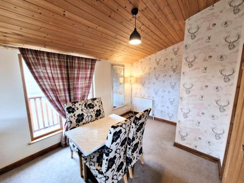 Lomond 3 with Private Hot Tub - Fife - Loch Leven - Lomond Hills -Pet Friendly in Bowershall Lomond 3 with Private Hot Tub - Fife - Loch Leven - Lomond Hills -Pet Friendly in Bowershall