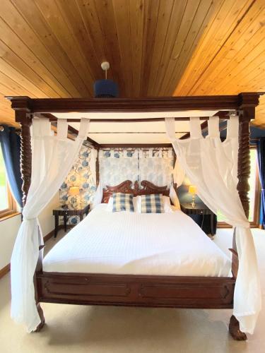 Lomond 5 with Private Hot Tub - Fife - Loch Leven - Lomond Hills - Pet Friendly in Bowershall Lomond 5 with Private Hot Tub - Fife - Loch Leven - Lomond Hills - Pet Friendly in Bowershall