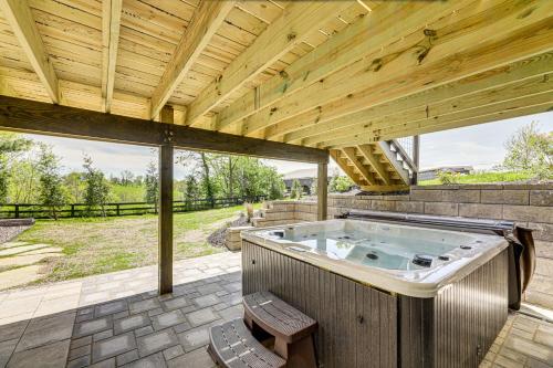 Dry Ridge Farmhouse with Hot Tub and Game Room! in دراى ريدج Dry Ridge Farmhouse with Hot Tub and Game Room! in دراى ريدج