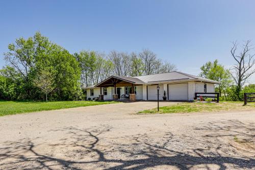 Dry Ridge Farmhouse with Hot Tub and Game Room! in دراى ريدج Dry Ridge Farmhouse with Hot Tub and Game Room! in دراى ريدج