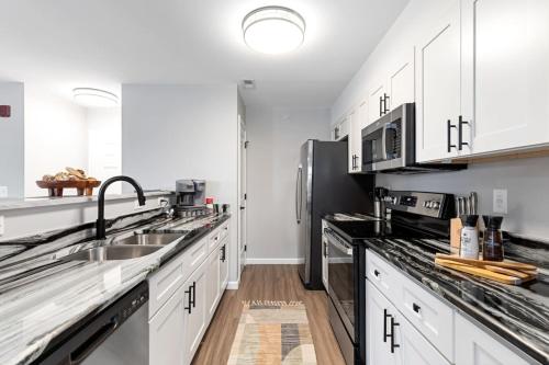 Konyha, Long-Term Stays LUXE Spacious 3BR Downtown Fay Unit C in Fayetteville (NC) Konyha, Long-Term Stays LUXE Spacious 3BR Downtown Fay Unit C in Fayetteville (NC)