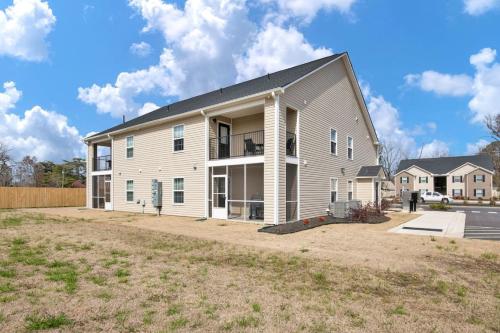 A szálláshely kívülről, Long-Term Stays LUXE Spacious 3BR Downtown Fay Unit C in Fayetteville (NC) A szálláshely kívülről, Long-Term Stays LUXE Spacious 3BR Downtown Fay Unit C in Fayetteville (NC)