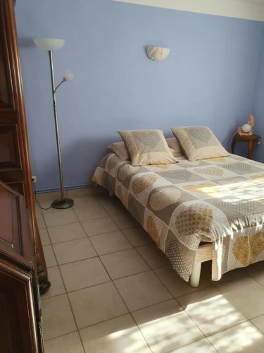 Appartement T2 bas de villa avec jardinet au calme proche mer