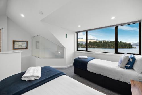 Lodges 11 - Lake views and close to town