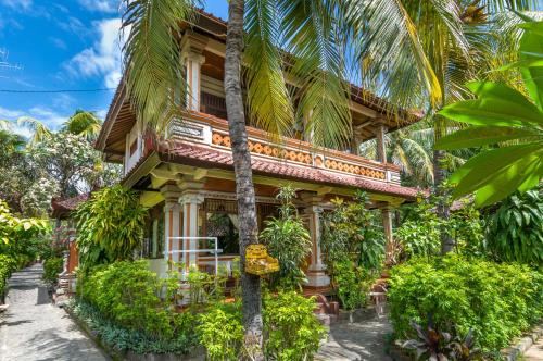 Paradise Palm Beach Bungalows in Tulamben Paradise Palm Beach Bungalows in Tulamben