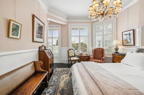 Historic & Charming Victorian Home Sleeps 11 in Haight Ashbury Historic & Charming Victorian Home Sleeps 11 in Haight Ashbury