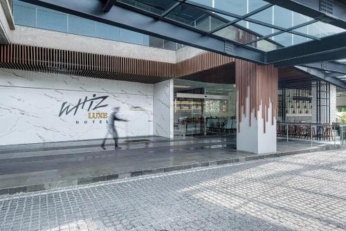 Exterior view, Whiz Luxe Hotel Spazio Surabaya near Universitas Negeri Surabaya - UNESA Exterior view, Whiz Luxe Hotel Spazio Surabaya near Universitas Negeri Surabaya - UNESA
