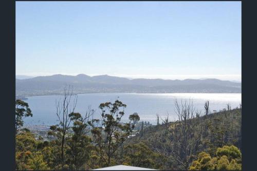 Modern executive house, stunning views over Hobart in Dél-Hobart Modern executive house, stunning views over Hobart in Dél-Hobart