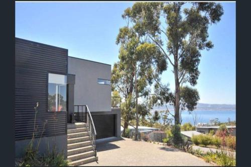 Modern executive house, stunning views over Hobart in Dél-Hobart Modern executive house, stunning views over Hobart in Dél-Hobart