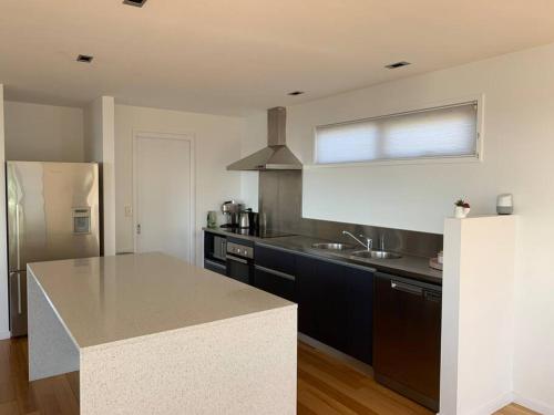Modern executive house, stunning views over Hobart in Dél-Hobart Modern executive house, stunning views over Hobart in Dél-Hobart