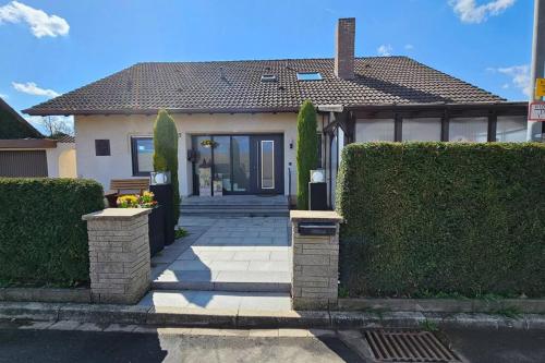 A szálláshely kívülről, FeWoRebbe familienfreundliche grosse, ruhige und helle Wohnung in Heitersheim A szálláshely kívülről, FeWoRebbe familienfreundliche grosse, ruhige und helle Wohnung in Heitersheim