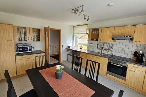 Konyha, FeWoRebbe familienfreundliche grosse, ruhige und helle Wohnung in Heitersheim Konyha, FeWoRebbe familienfreundliche grosse, ruhige und helle Wohnung in Heitersheim