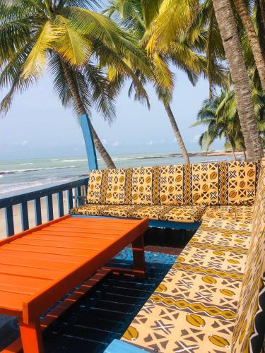 Балкон/тераса, Rent your own private beach bungalow in Ampeni Балкон/тераса, Rent your own private beach bungalow in Ampeni