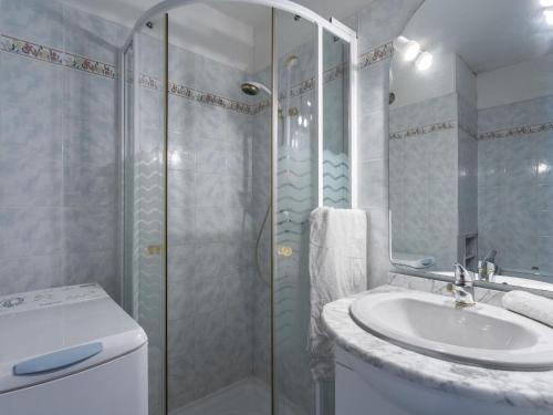 浴室, Apartment Les Deux Voiles-4 by Interhome in 賈森 浴室, Apartment Les Deux Voiles-4 by Interhome in 賈森