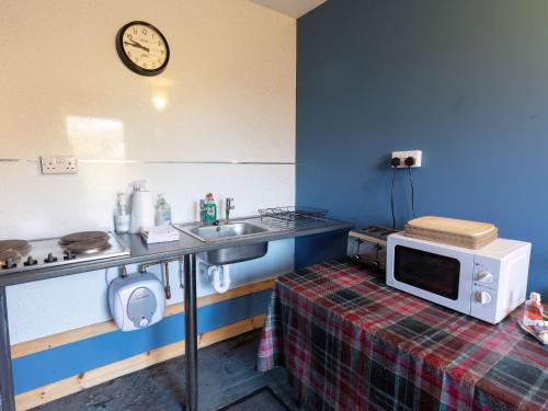 Chalet Phoenix Stable by Interhome in Drumnadrochit Town Center Chalet Phoenix Stable by Interhome in Drumnadrochit Town Center