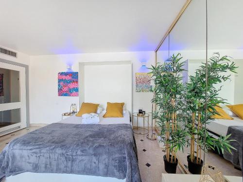 Nestor&Jeeves - POP ART - central - balcony